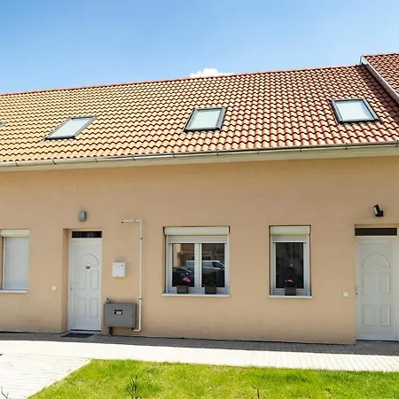 فندق Zsendulo Apartman إغير
